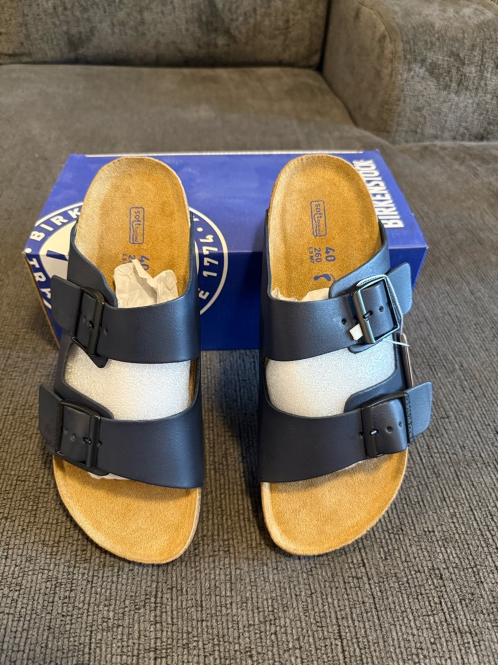 Birkenstock Arizona Matte Dark Blue UNISEX EU 40 US MENS 7 WOMENS 9
NOT FOR SALE